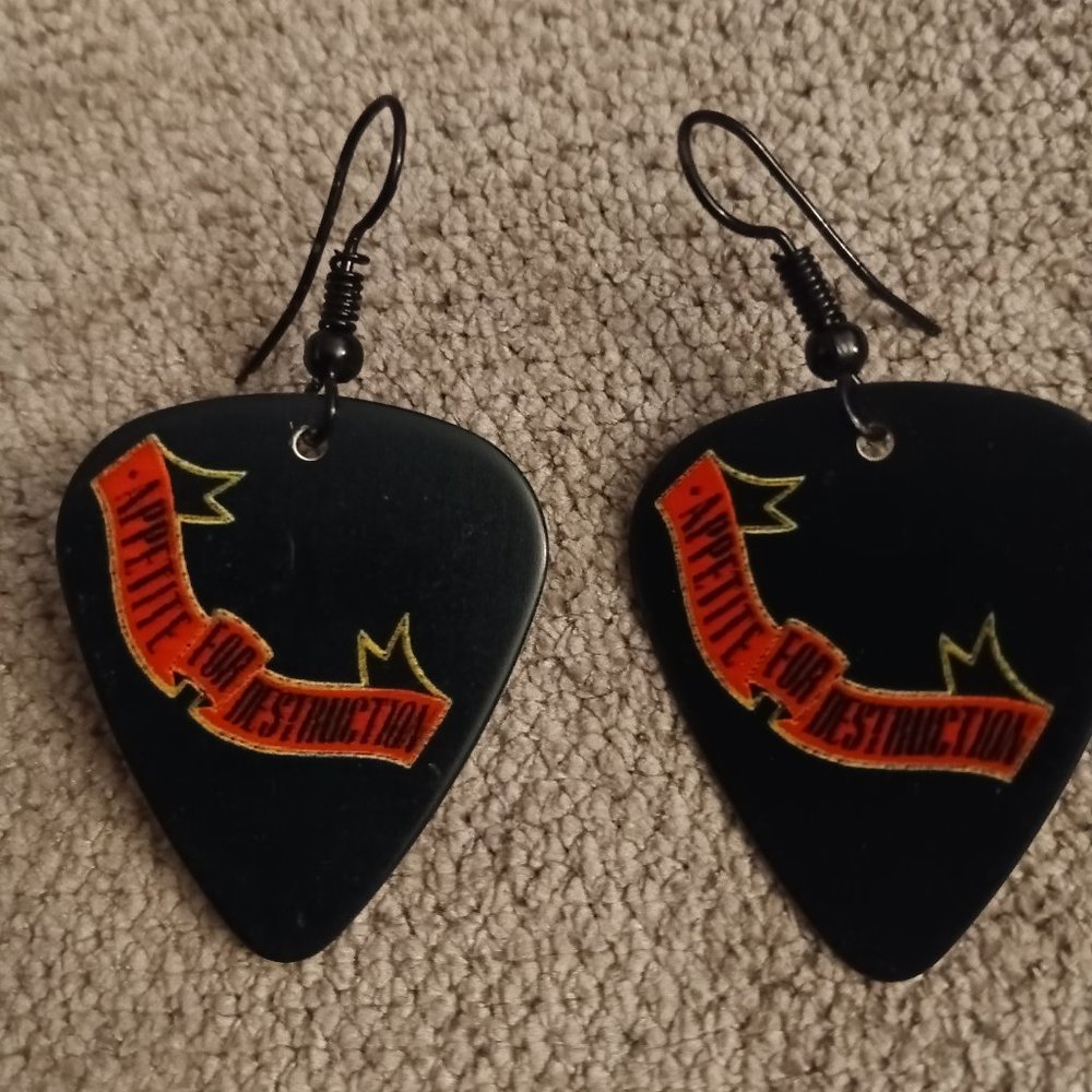 GUNS N ROSES APPETITE FOR DESTRUCTION GUITAR PICK EARRINGS - NECKLACE SET